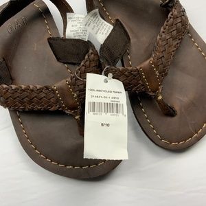 NWT GAP CHILD’S SANDLE , SIZE 9/10